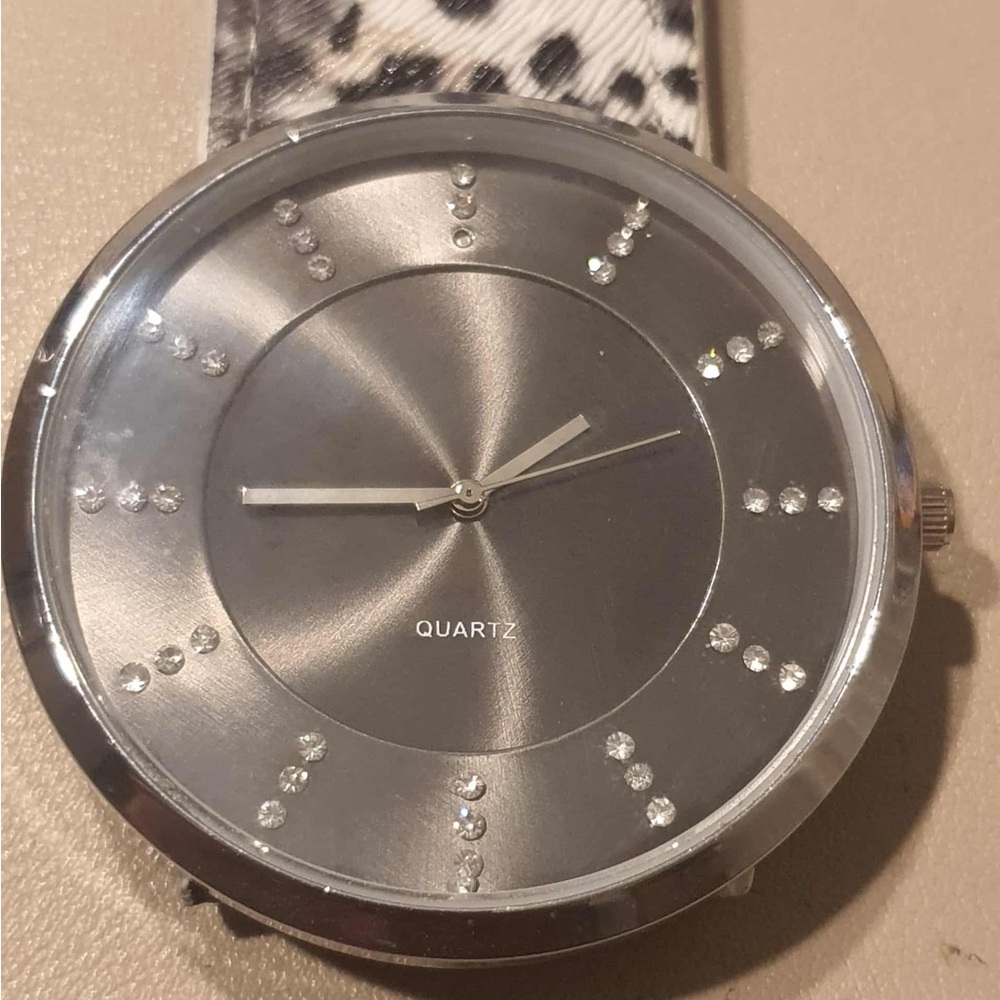🦋10/$20🦋 Silver/Black Rhinestone Women's Watch w/Cheetah Print Band
